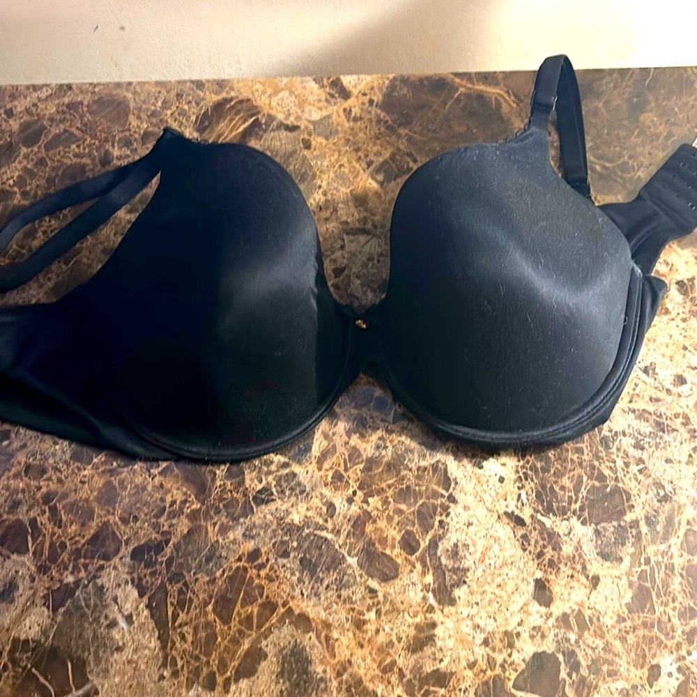 Victoria’s Secret Body by Victoria Full Coverage Bra- 36DDD- black